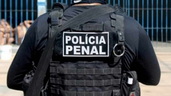 As investigações apontaram que o policial usava seu cargo público para levar drogas e aparelhos celulares 