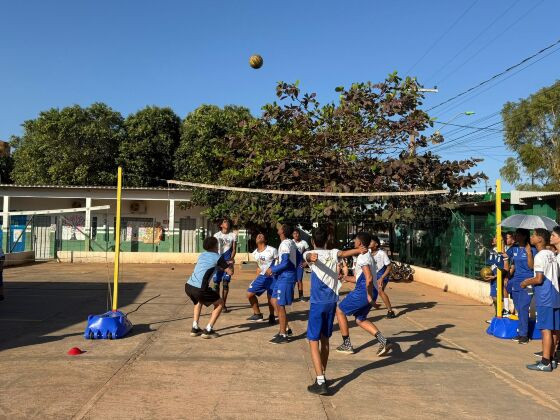 Um dos pilares do IDC é o Vôlei Kids, que atende alunos da rede pública de ensino.