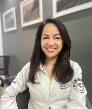 Dra. Mara Gonçalves é médica ortopedista, formada pela Universidade de Cuiabá, especialista em Ortopedia e Traumatologia e Cirurgia da Mão, atual Presidente da SBOT-MT.