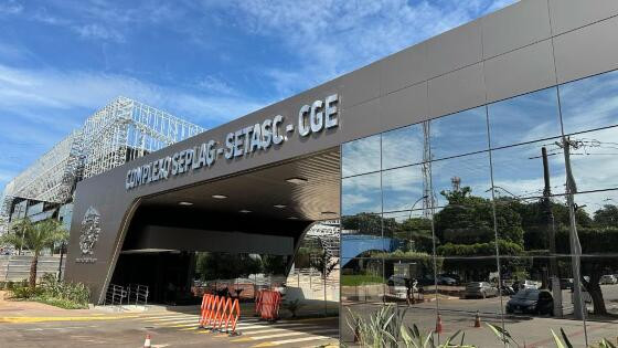 O servidor poderá solicitar a revisão por operação, indicando o motivo da solicitação. 