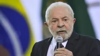 Impeachment de Lula é protocolado na Câmara.