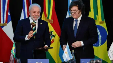 Lula e Milei na cerimônia de transmissão da Presidência Pro Tempore do Mercosul da Argentina para o Brasil