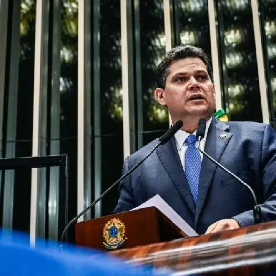 Caso o petista não se manifeste, caberá a Alcolumbre promulgar projeto.