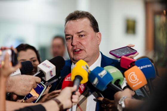 Max Russi diz que o Brasil não pode abaixar a cabeça, pois não é uma colônia dos EUA