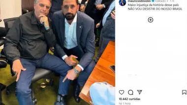 Bolsonaro mostra tornozeleira eletrônica e diz que aparelho é “máxima humilhação”