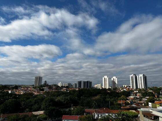 Segundo a previsão do tempo, a capital deve enfrentar temperaturas elevadas e tempo seco ao longo de toda a semana