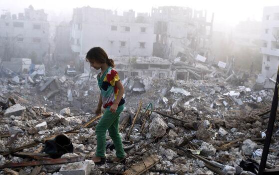 Ajuda humanitária chega pelo meio aéreo em Gaza.