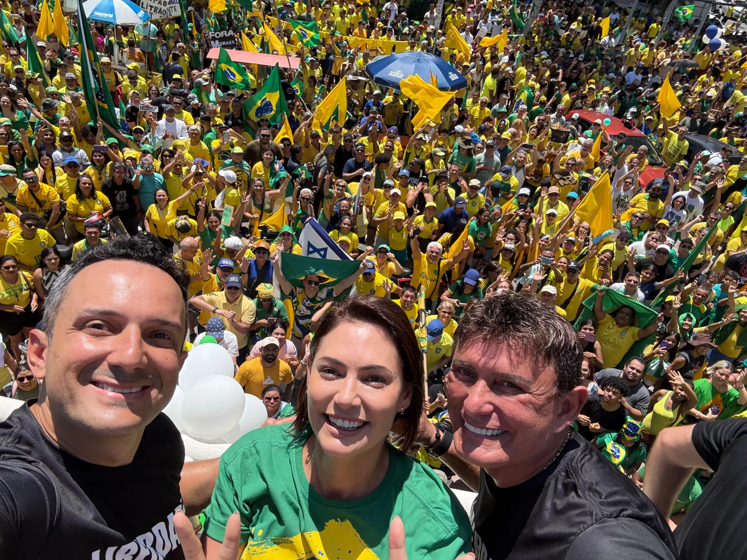 Michelle liderou ato em Belém