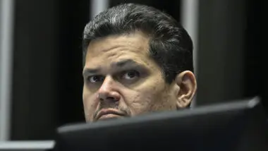 Nikolas propõe afastar Alcolumbre por barrar impeachment de Moraes