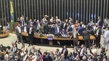 PEC do fim do foro privilegiado pode ser votada após obstrução que paralisou o Congresso.