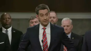 Senador Tom Cotton, do Partido Republicano, quer que órgãos de inteligência dos EUA investiguem interesse da China no agronegócio brasileiro