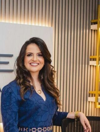 Cristina Naves é Advogada especialista em direito previdenciário - Instagram: @cristinanaves.adv / @naves.advocacia