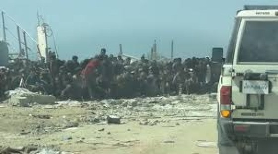 Vídeo mostra multidão de palestinos famintos correndo em direção a comboio da ONU em busca de comida