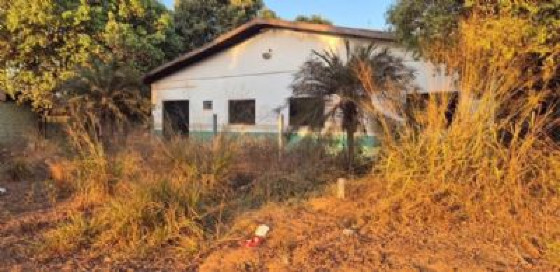 A vítima foi localizada dentro do prédio de uma escola abandona