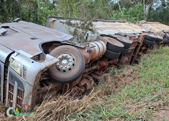 O acidente aconteceu no início da tarde desse sábado (02)