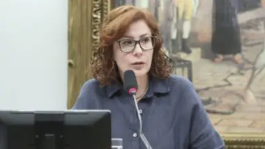 Carla Zambelli seguirá em prisão preventiva na Itália.