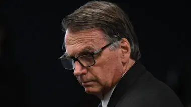 Moraes autoriza Bolsonaro a fazer exames, mas cobra atestado