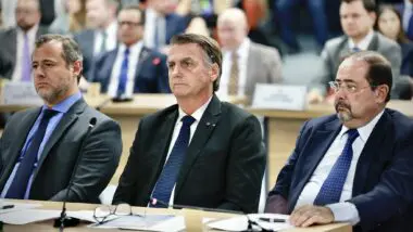 Defesa diz que Bolsonaro não violou restrições de Moraes e anuncia recurso