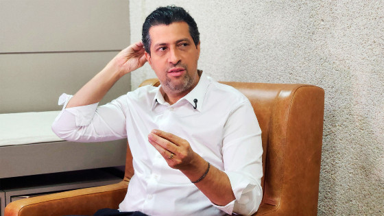 Fitipaldi falou sobre o tratamento com células tronco para conter a queda de cabelo e recuperar os fios.