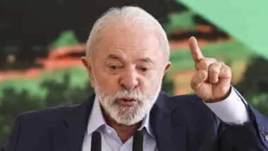 Recados de Lula para Trump posicionam entrave nas negociações do tarifaço.
