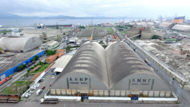 Armazéns do Paraguai no Porto de Paranaguá têm capacidade estátitca de 90 mil toneladas.