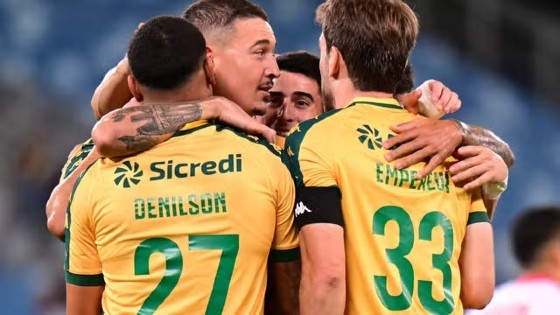 De pênalti, o atacante Alisson Safira deslocou o goleiro Matheus Albino, decidiu a parada em Cuiabá