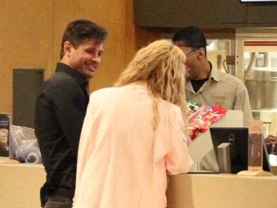 Após término com Wanessa, Dado Dolabella é flagrado no cinema ao lado de loira