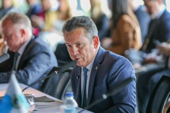 Segundo Virginia, o governador está consciente, realizando exames e segue sob cuidados médicos