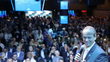 Lula define Tarcísio como adversário para 2026 em meio a julgamento de Bolsonaro