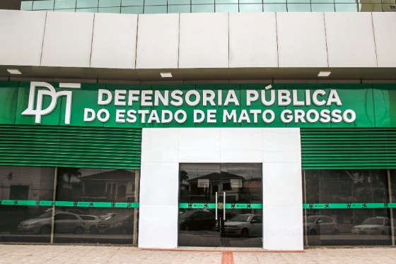 Para fazer o contato com as vítimas, os criminosos usam a logomarca da Defensoria no WhatsApp.
