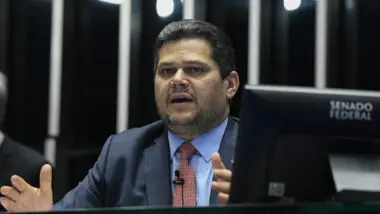 Alcolumbre reclama da oposição e diz que situação no Senado está impossível