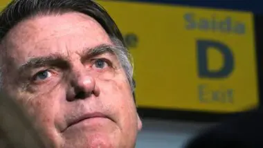 Quaest revela que maioria das redes rejeita julgamento de Bolsonaro e impulsiona hashtag #BolsonaroFree.
