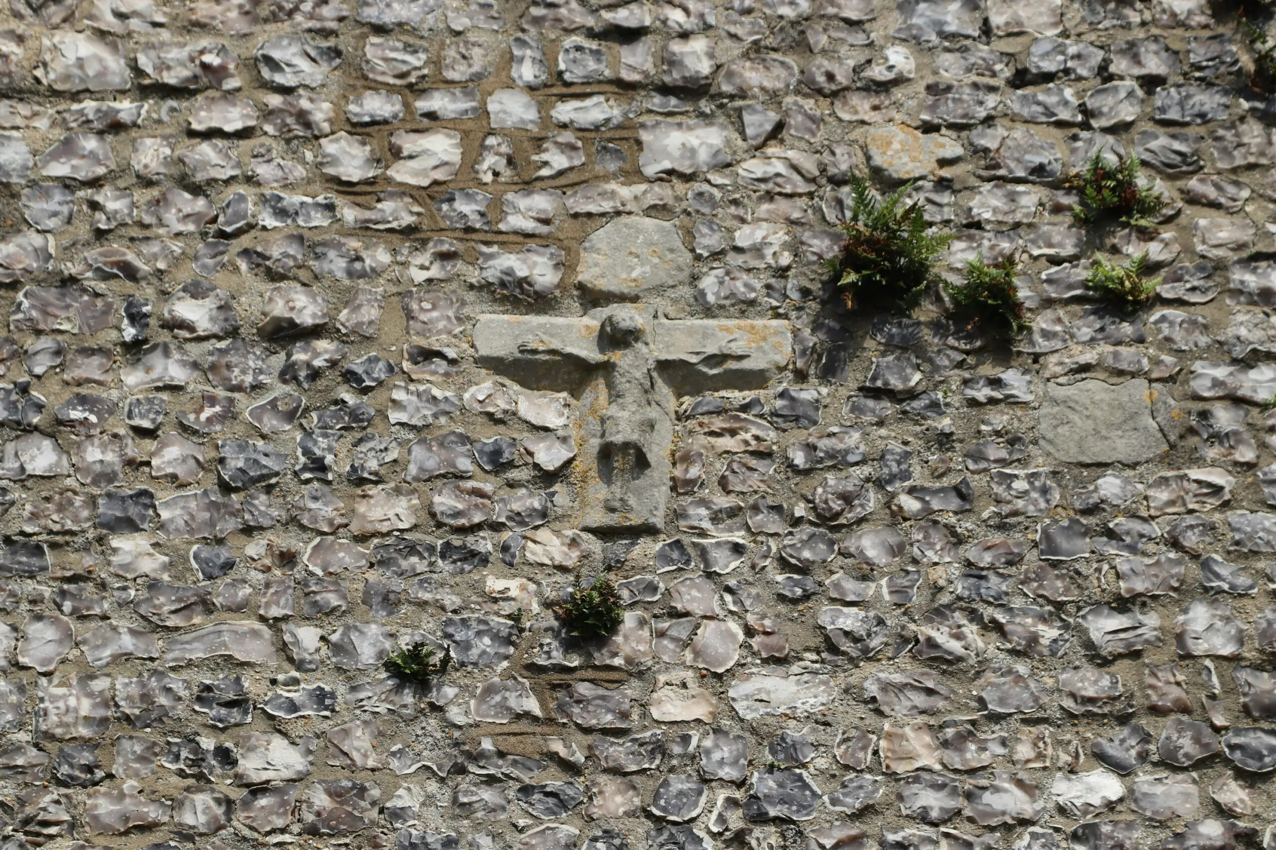 Cruz descoberta em Abu Dhabi.