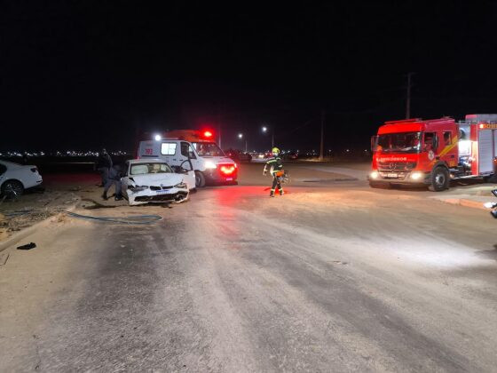 O local foi isolado para realização da perícia e a Polícia Civil investiga as circunstâncias do acidente.