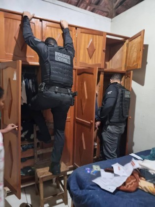 Operação da Polícia tem o objetivo de cumprir três mandados de prisão e quatro de busca e apreensão