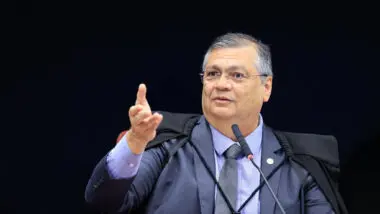 Dino vota pela condenação dos réus do núcleo 1, com punição mais dura para Bolsonaro e Braga Netto