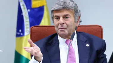 Fux diverge de Moraes e vota contra restrições impostas a Bolsonaro