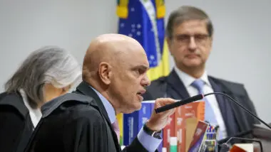 Ministro Alexandre de Moraes lê seu voto na ação penal contra Bolsonaro