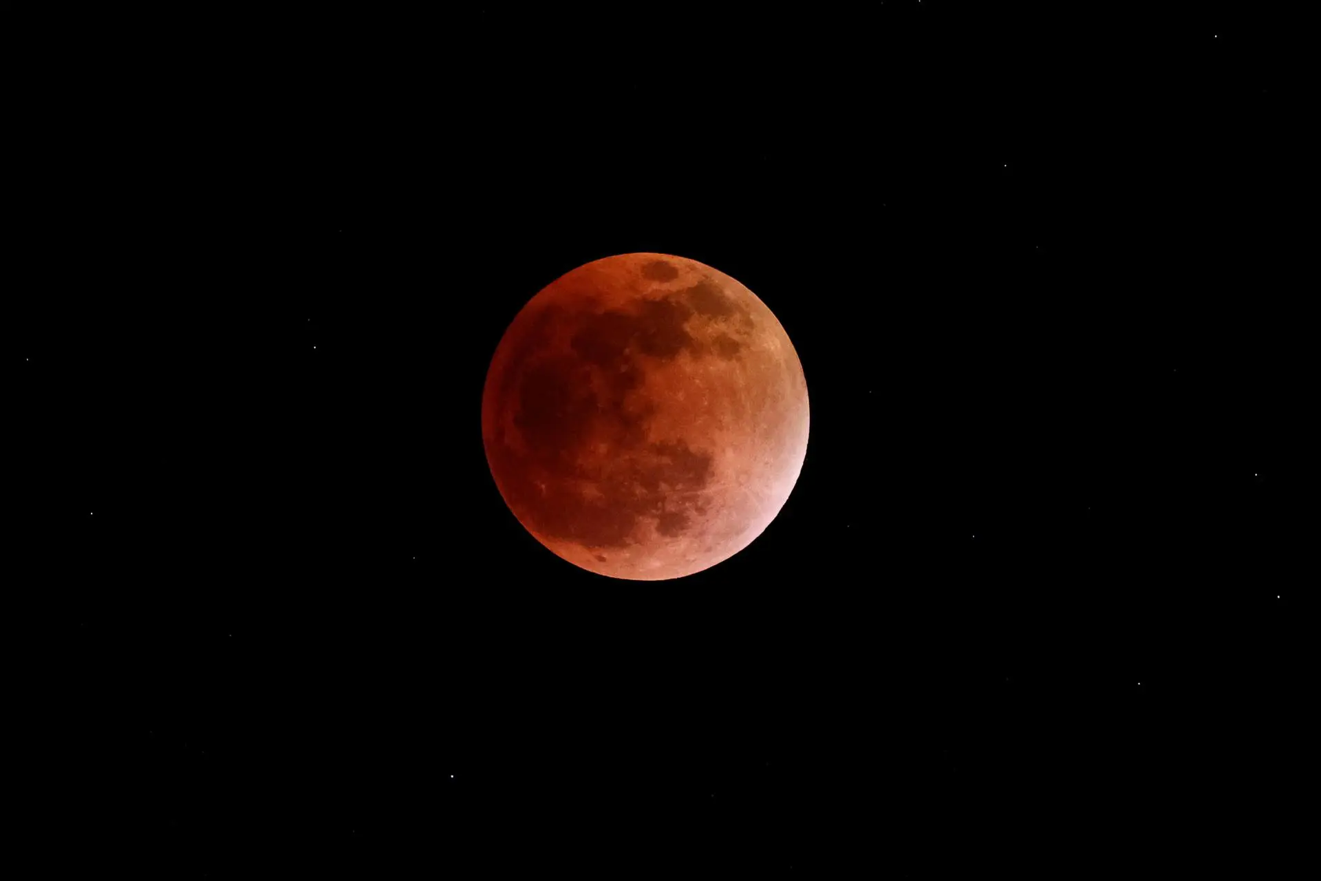 Lua de Sangue, no eclipse lunar total de setembro.