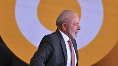 Lula fala em democracia enquanto senadores denunciam perseguição a Zambelli
