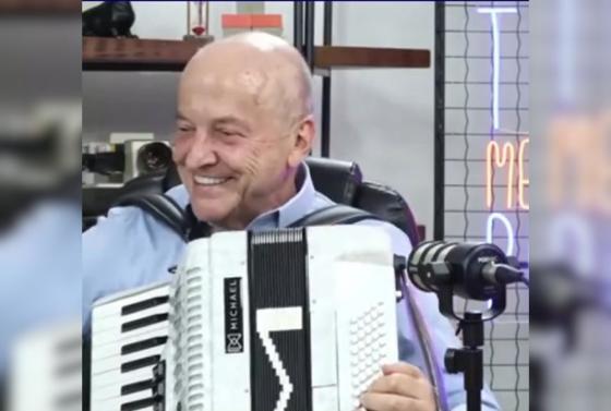 Vice-governador deu palinha com instrumento.