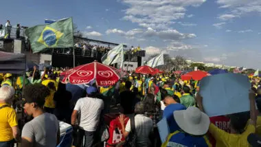 Manifestantes de direita em ato pela anistia em Brasília