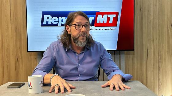 Leão é professor e diretor de ensino das escolas do Grupo Salta Educação no Centro-Oeste.