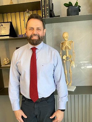 Marlon Mendonça é médico ortopedista e especialista em coluna no Hospital H.Bento