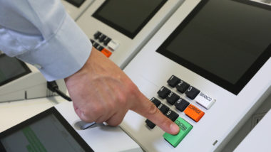 Votação para eleger conselheiros tutelares será feita com o sistema de urnas eletrônicas, usado no último pleito presidencial.