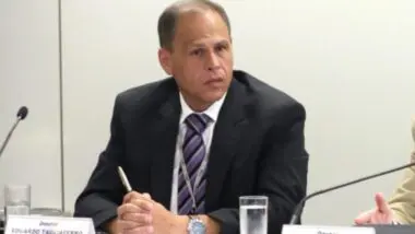 Eduardo Tagliaferro acusa Moraes de perseguir politicamente a direita em 2022.