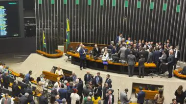 Oposição pode buscar brechas regimentais para manter viva a anistia do 8 de janeiro