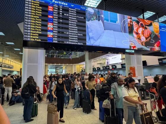 Passageiros enfrentaram longas filas no Aeroporto Santos Dumont