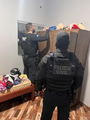 Na operação são cumpridas 15 ordens judiciais.