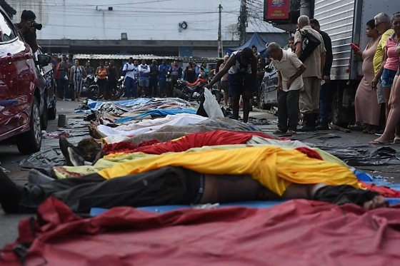 O governo do Rio de Janeiro informou que pelo menos 64 pessoas foram mortas em confronto durante a megaoperação nos complexos do Alemão e da Penha.